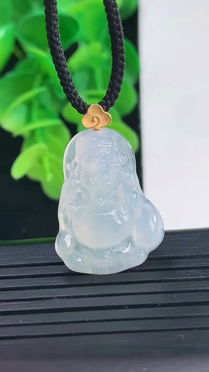 天然A货翡翠财神爷吊坠尺寸24.4-18.6-5.1重量:3.83g
4月9日