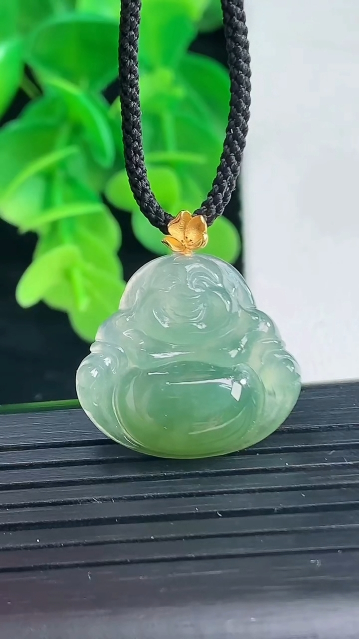 天然A货翡翠佛公吊坠尺寸20.2-21.9-5.3重量:3.95g
4月9日