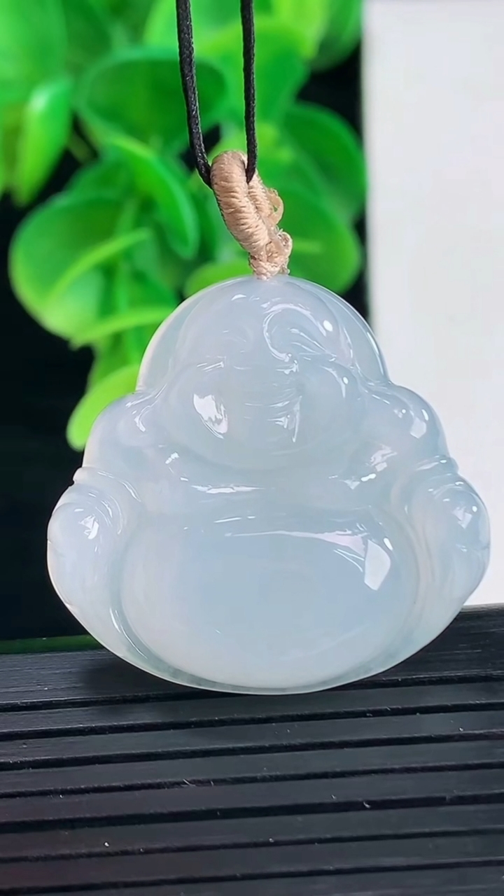 天然A货翡翠紫罗兰佛公吊坠尺寸29.3-31-5.6重量:8.44g
4月9日