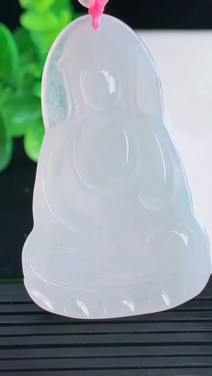 天然A货翡翠观音菩萨吊坠尺寸54-32.8-5.6重量:19.11g
4月9日