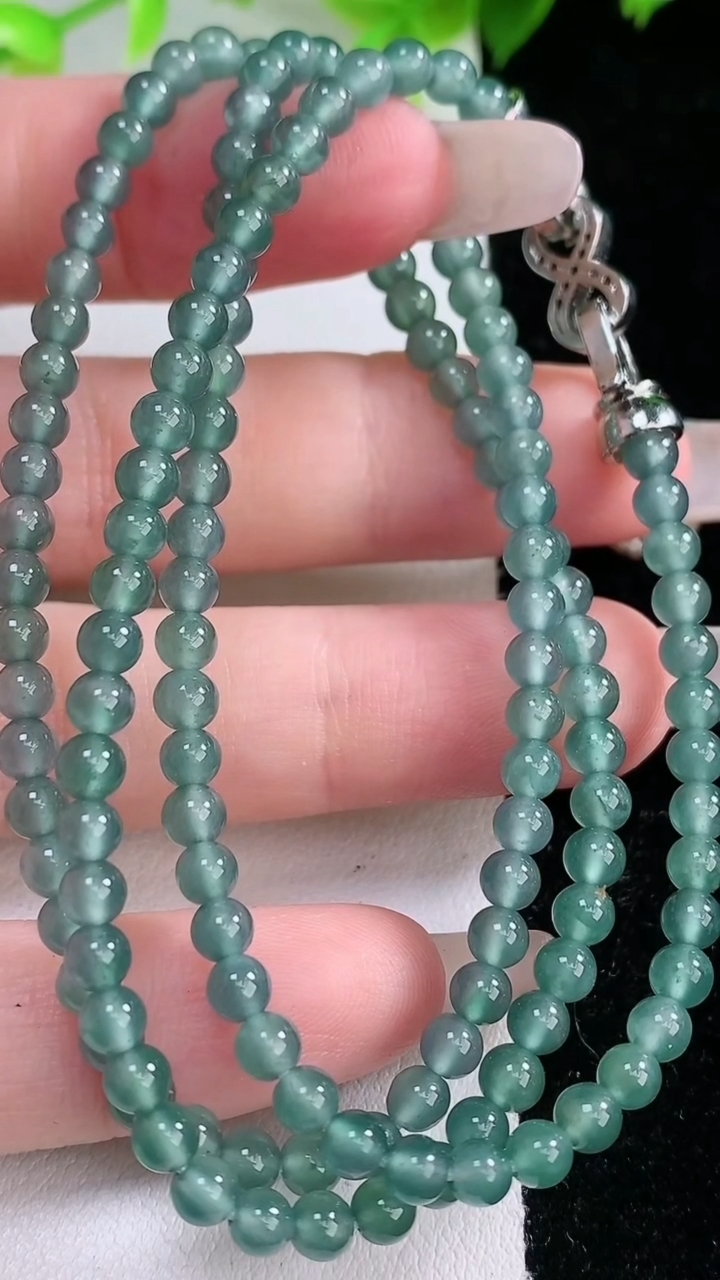 天然A货翡翠小米珠项链，尺寸3.7，重量:14.51g
4月9日