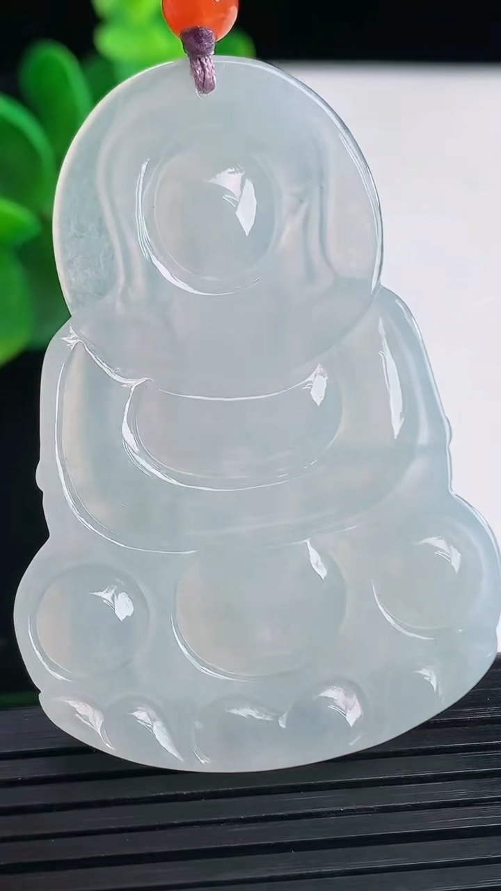 天然A货翡翠观音菩萨吊坠尺寸56.5-38.5-5.7重量:20.81g
4月9日