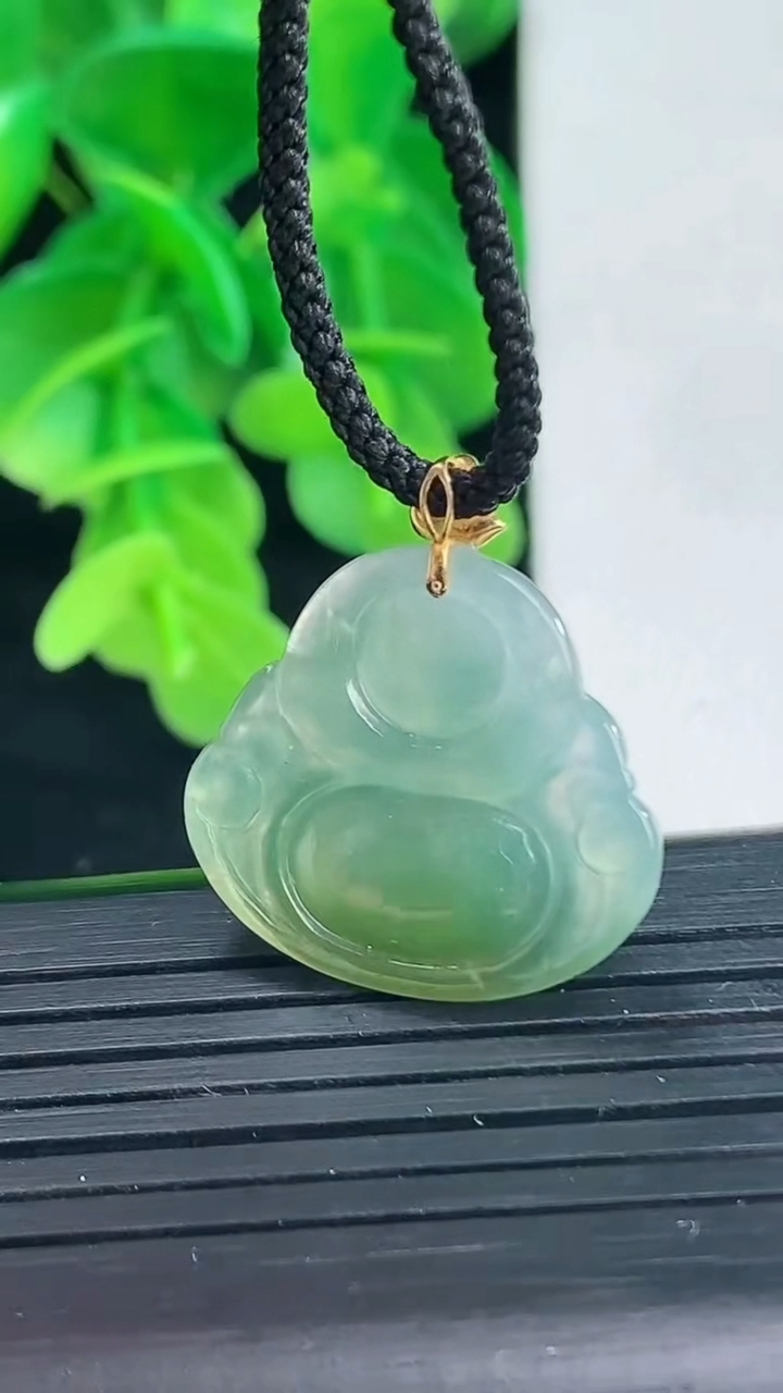 天然A货翡翠佛公吊坠尺寸20.2-21.9-5.3重量:3.95g
4月9日