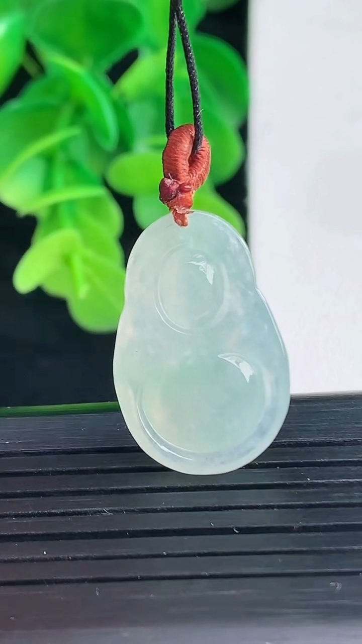 天然A货翡翠飘花财神爷吊坠尺寸24.2-15.9-5.7重量:4.35g
4月9日