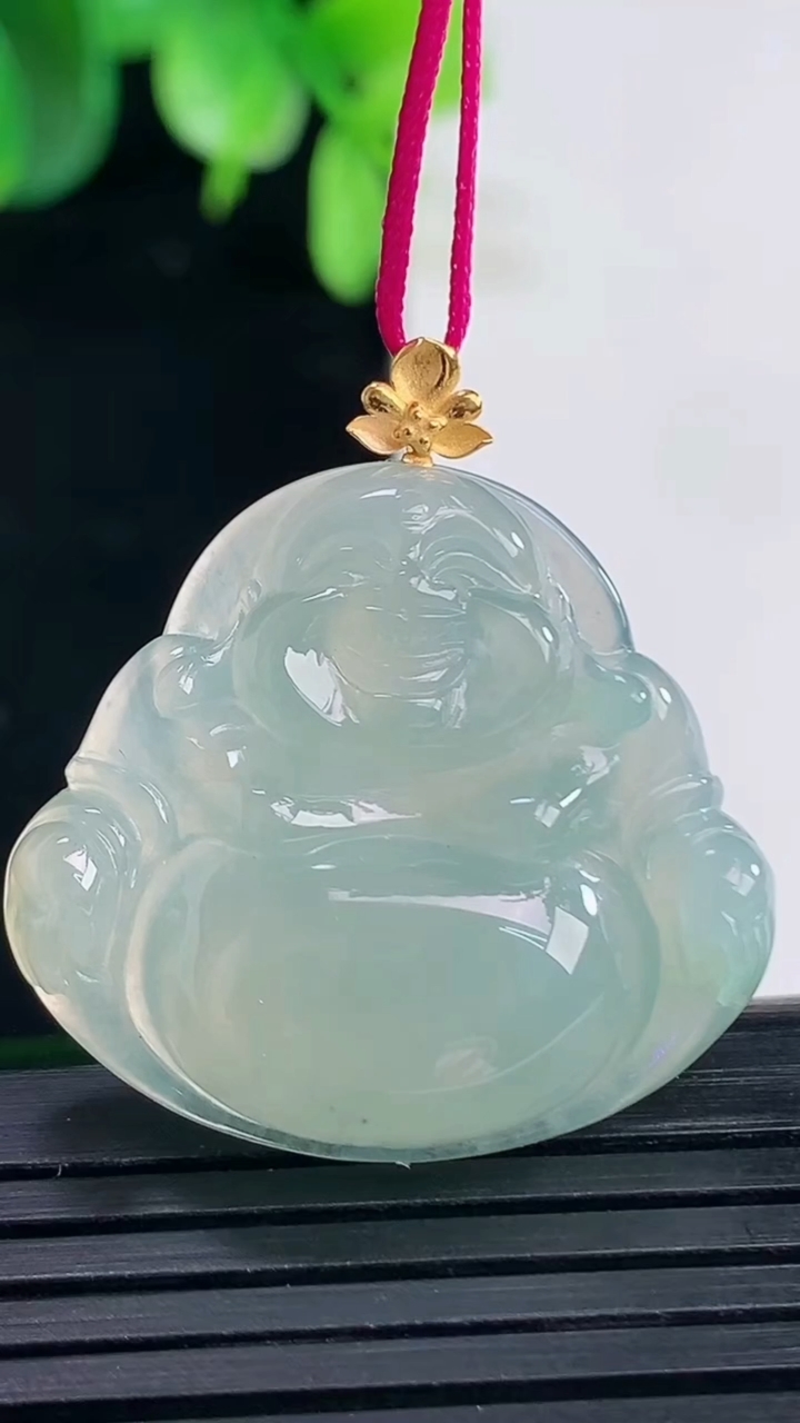 天然A货翡翠佛公吊坠尺寸30.3-28.8-6.1重量:6.75g
4月9日