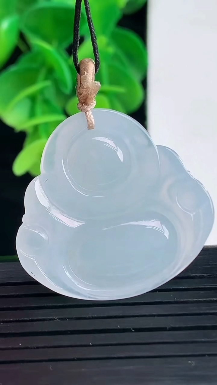 天然A货翡翠紫罗兰佛公吊坠尺寸29.4-31.1-5.7重量:8.45g
4月9日