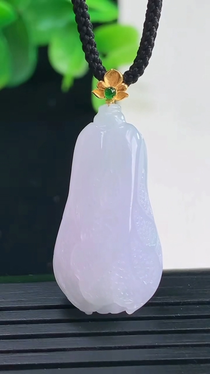 天然A货翡翠18K金紫罗兰白菜吊坠尺寸34.6-15.4-10.8重量:7.25g
4月9日