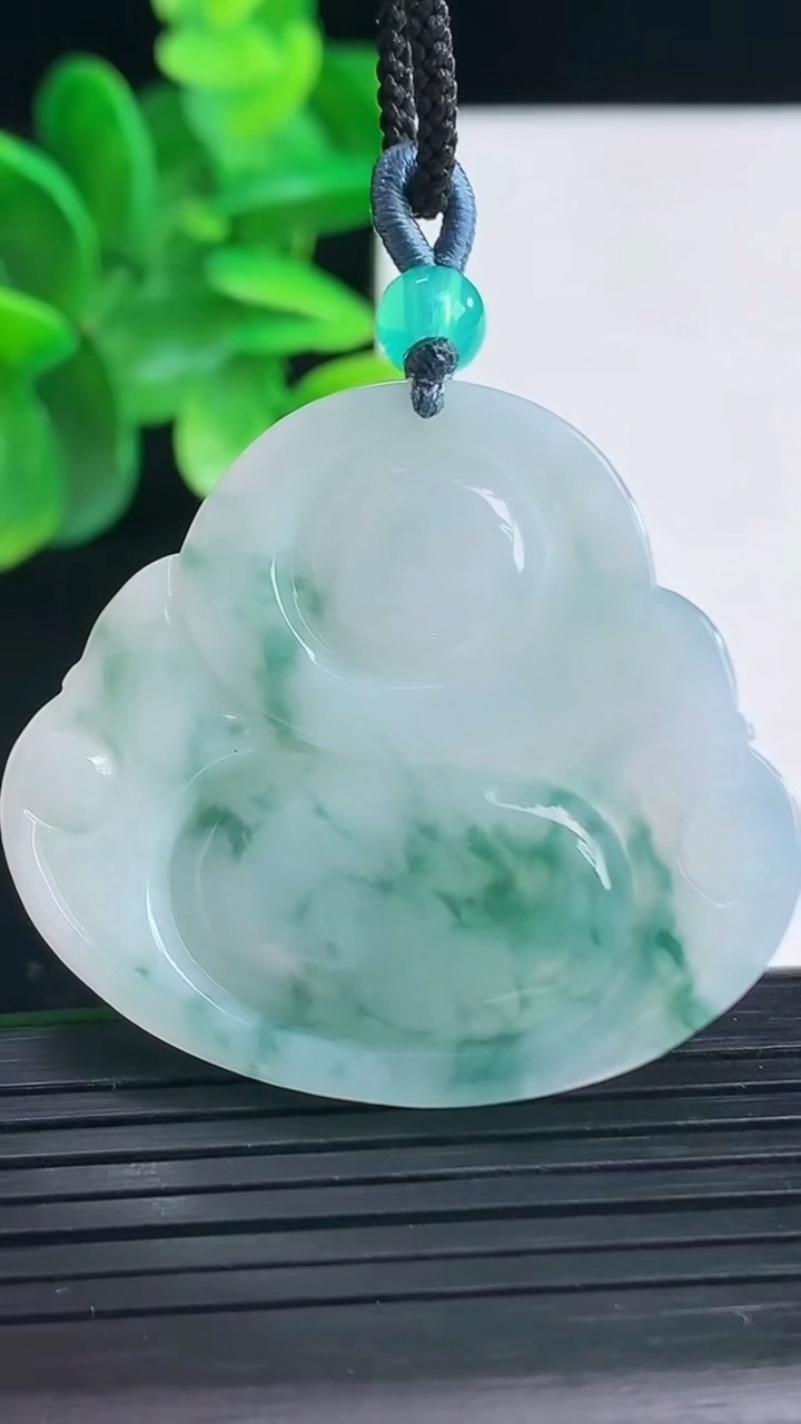 天然A货翡翠飘花佛公吊坠尺寸37.1-41.7-7.2重量:17.28g
4月9日