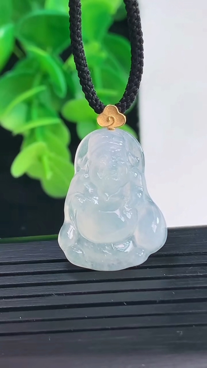 天然A货翡翠财神爷吊坠尺寸24.4-18.6-5.1重量:3.83g
4月9日