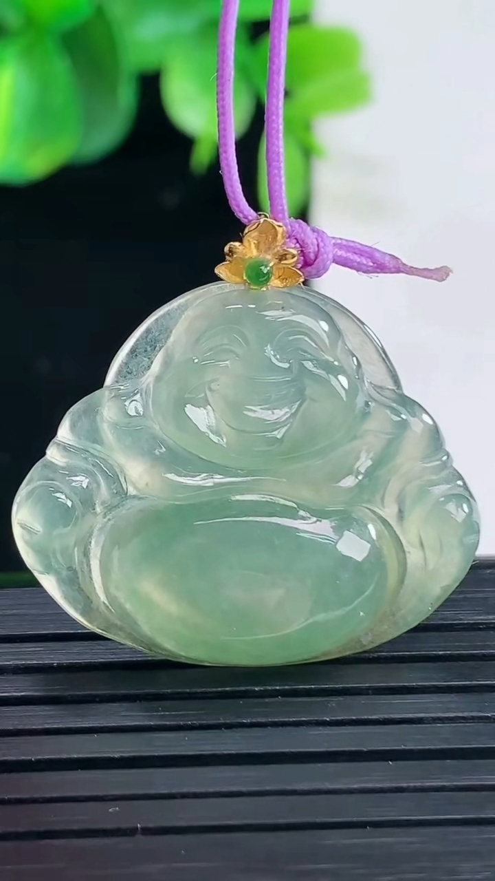 天然A货翡翠佛公吊坠尺寸28.5-29.6-4.8重量:5.25g
4月9日