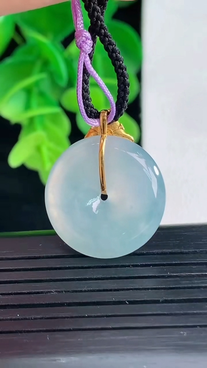 天然A货翡翠18K金紫罗兰平安扣吊坠尺寸20.2-4.7重量:4.57g
4月9日