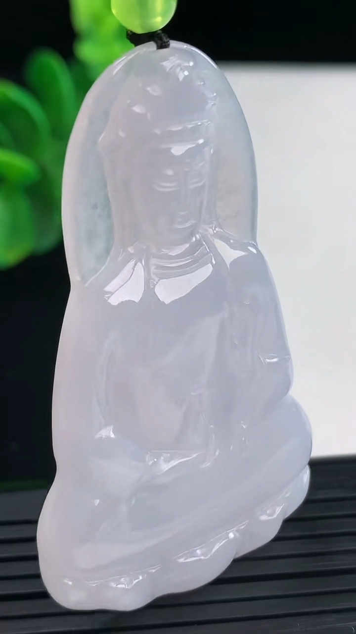 天然A货翡翠紫罗兰观音菩萨吊坠尺寸58-34.7-4.8重量:19.24g
4月9日