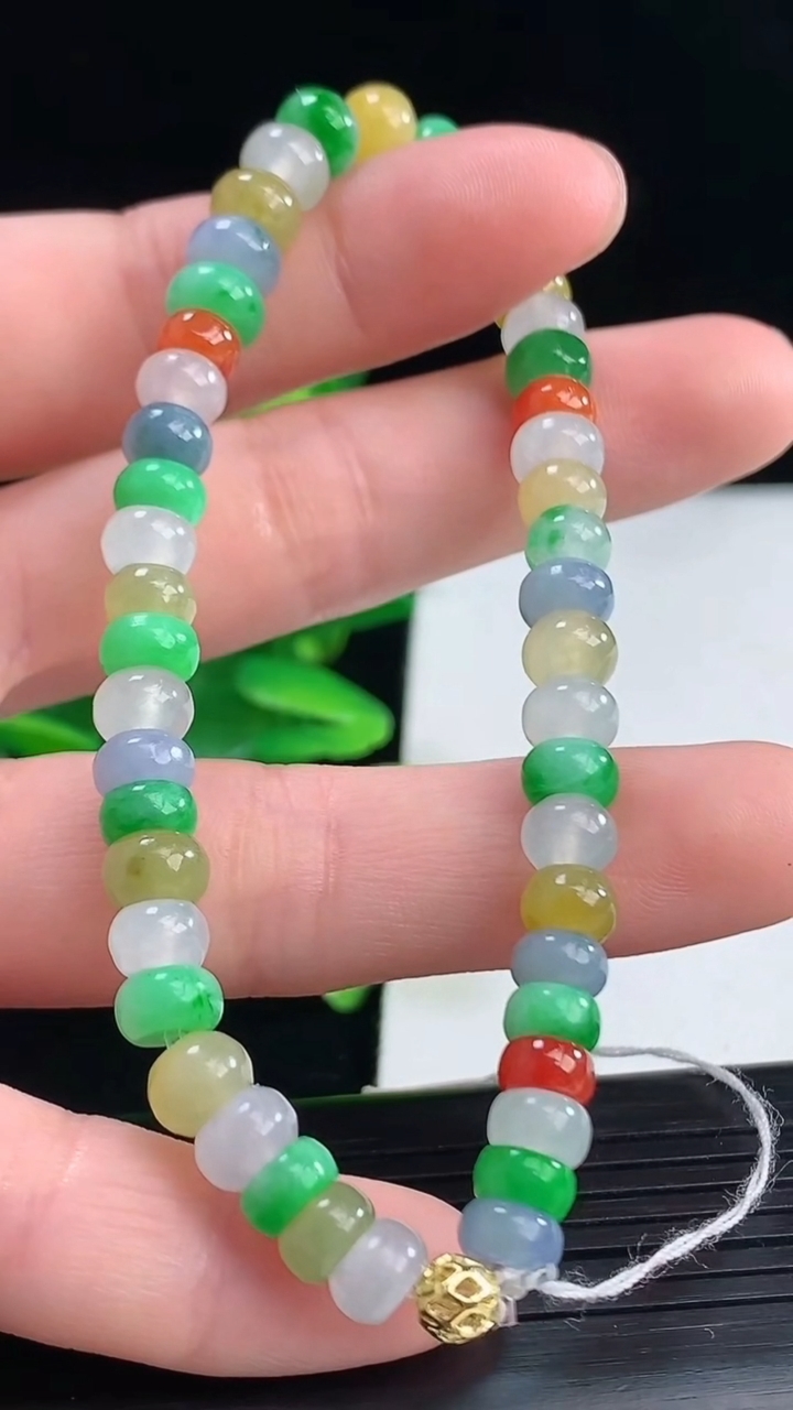 天然A货翡翠四彩算盘珠手串尺寸5.9-3.7重量:14.74g4月9日
工厂直销收藏佳品,种好水足，色泽均匀，有种有色，上手高大气！