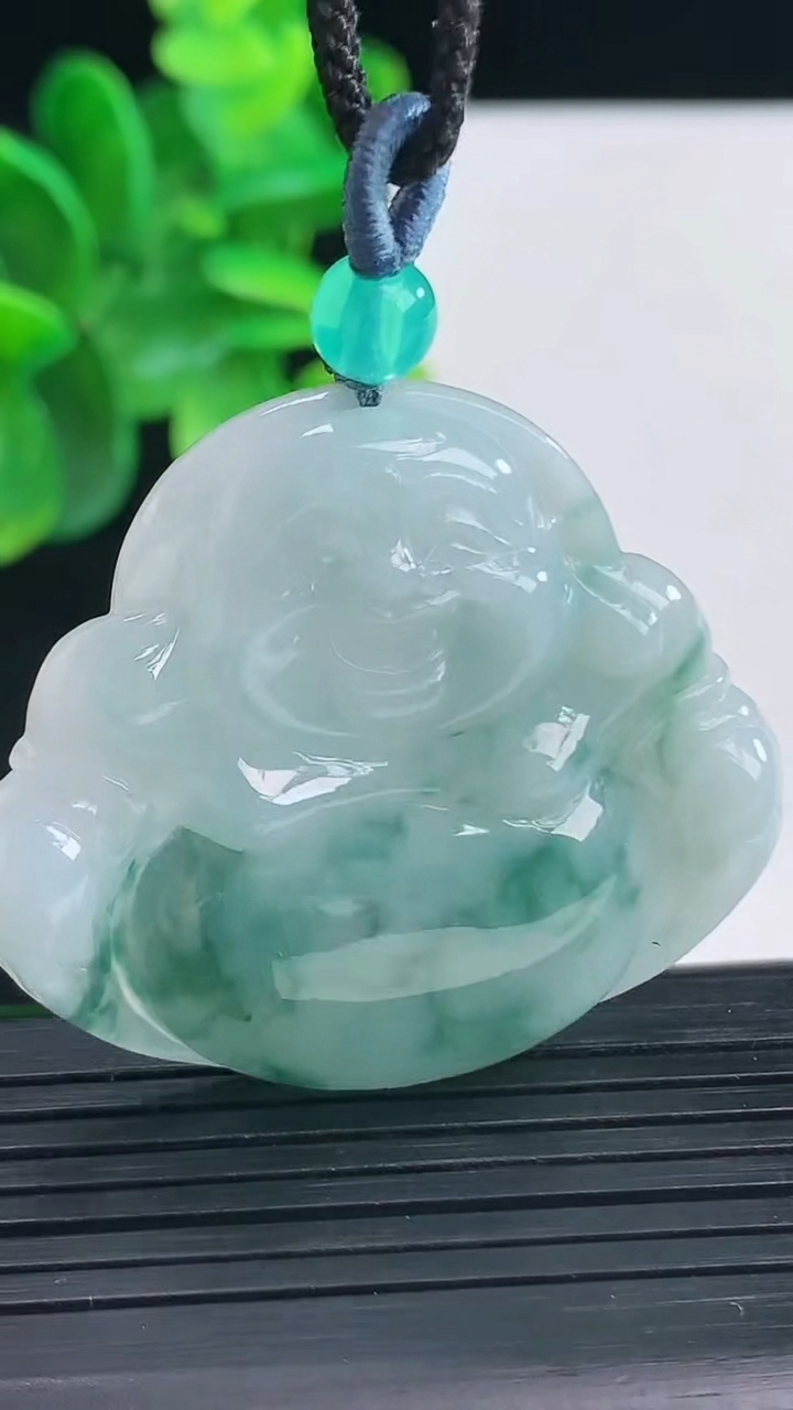 天然A货翡翠飘花佛公吊坠尺寸37.1-41.7-7.2重量:17.28g
4月9日