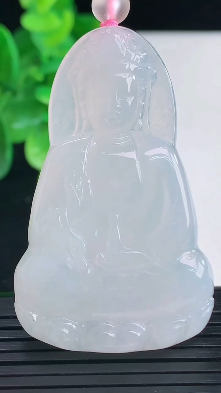 天然A货翡翠观音菩萨吊坠尺寸54-32.8-5.6重量:19.11g
4月9日