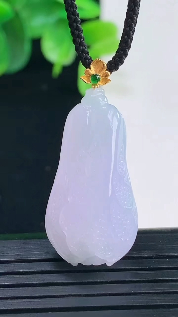 天然A货翡翠18K金紫罗兰白菜吊坠尺寸34.6-15.4-10.8重量:7.25g
4月9日