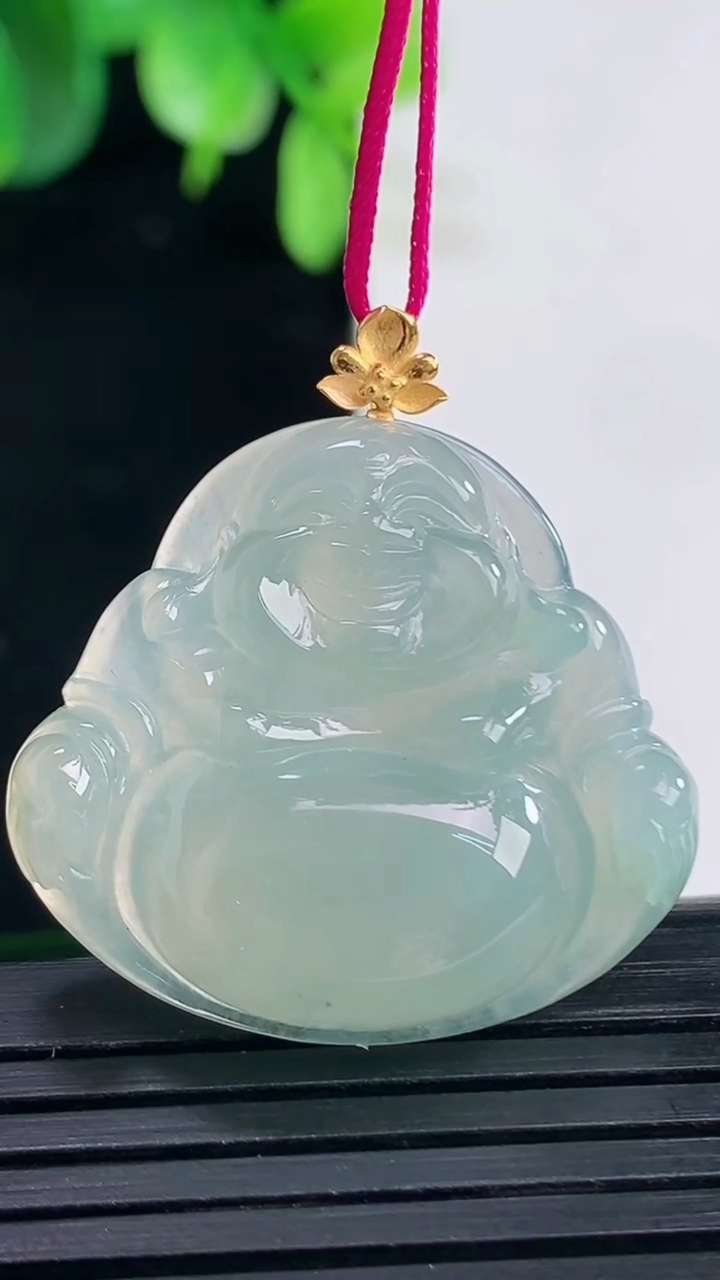 天然A货翡翠佛公吊坠尺寸30.3-28.8-6.1重量:6.75g
4月9日