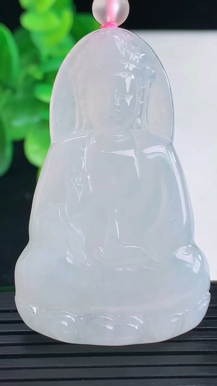 天然A货翡翠观音菩萨吊坠尺寸54-32.8-5.6重量:19.11g
4月9日