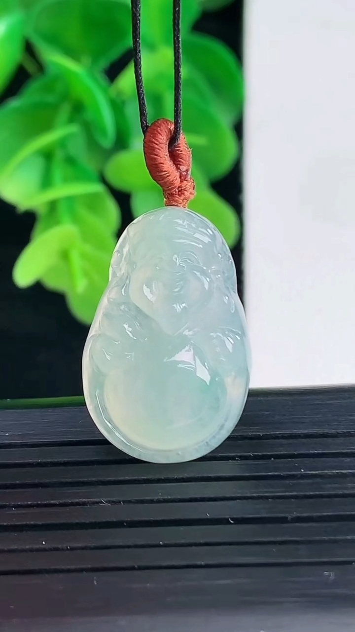 天然A货翡翠飘花财神爷吊坠尺寸24.2-15.9-5.7重量:4.35g
4月9日