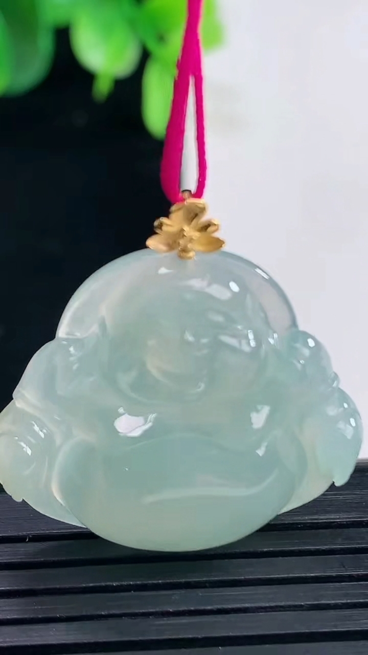 天然A货翡翠佛公吊坠尺寸30.3-28.8-6.1重量:6.75g
4月9日