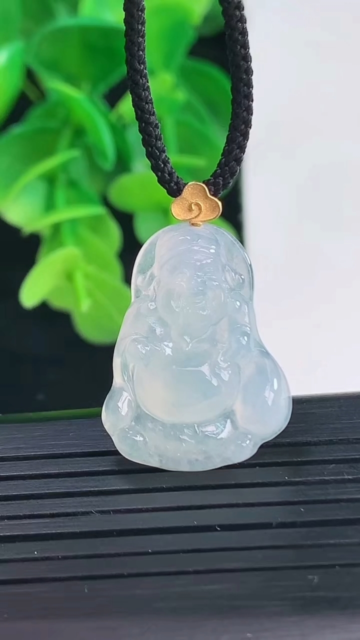 天然A货翡翠财神爷吊坠尺寸24.4-18.6-5.1重量:3.83g
4月9日