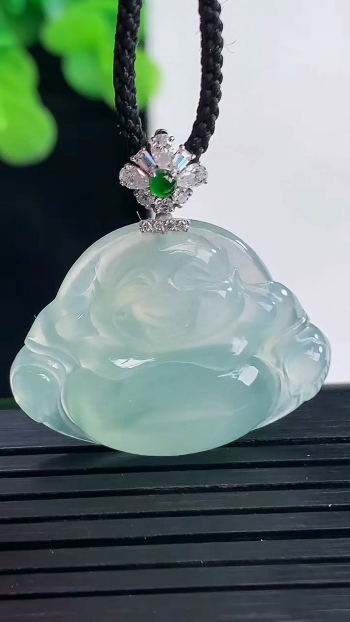 天然A货翡翠种飘花佛公吊坠尺寸22-27.9-5.7重量:5.14g
4月10日