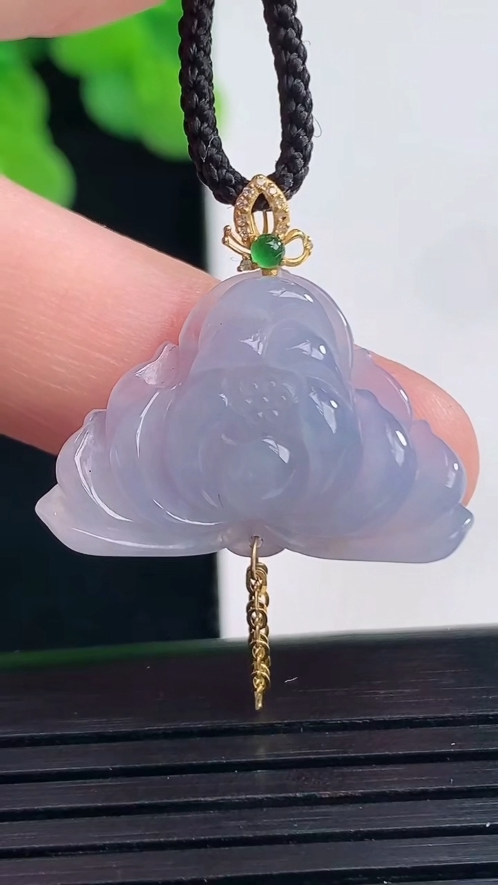 天然A货翡翠18K金紫罗兰和和美美 荷花吊坠尺寸15.8-24.1-5.8重量:2.82g
4月10