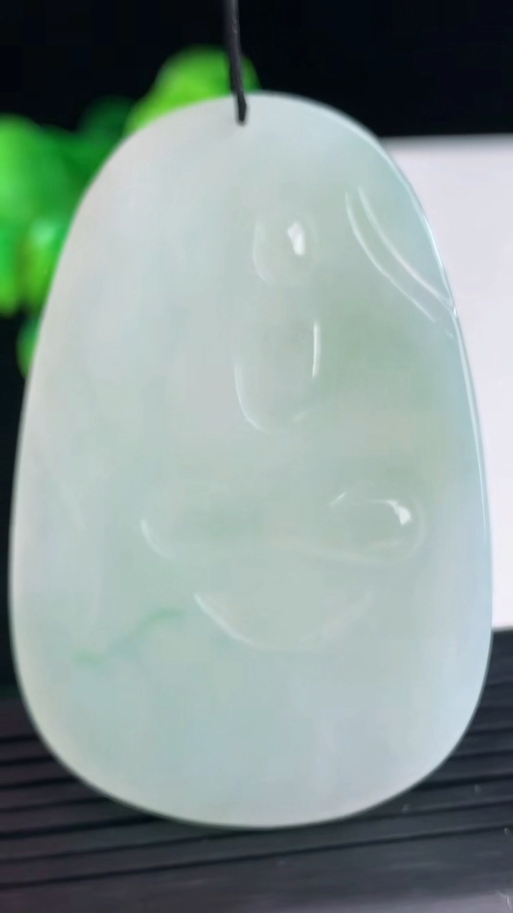 天然A货翡翠飘花阿弥陀佛吊坠尺寸60-39.3-6.2重量:35.34g
4月10日