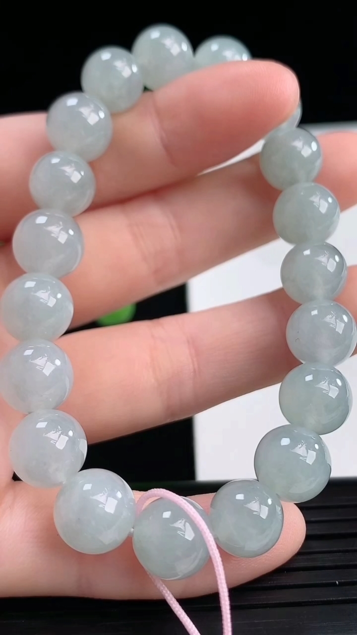 天然A货翡翠圆珠手串尺寸9.4-19颗重量:28.01g4月10日
工厂直销收藏佳品,种好水足，色泽