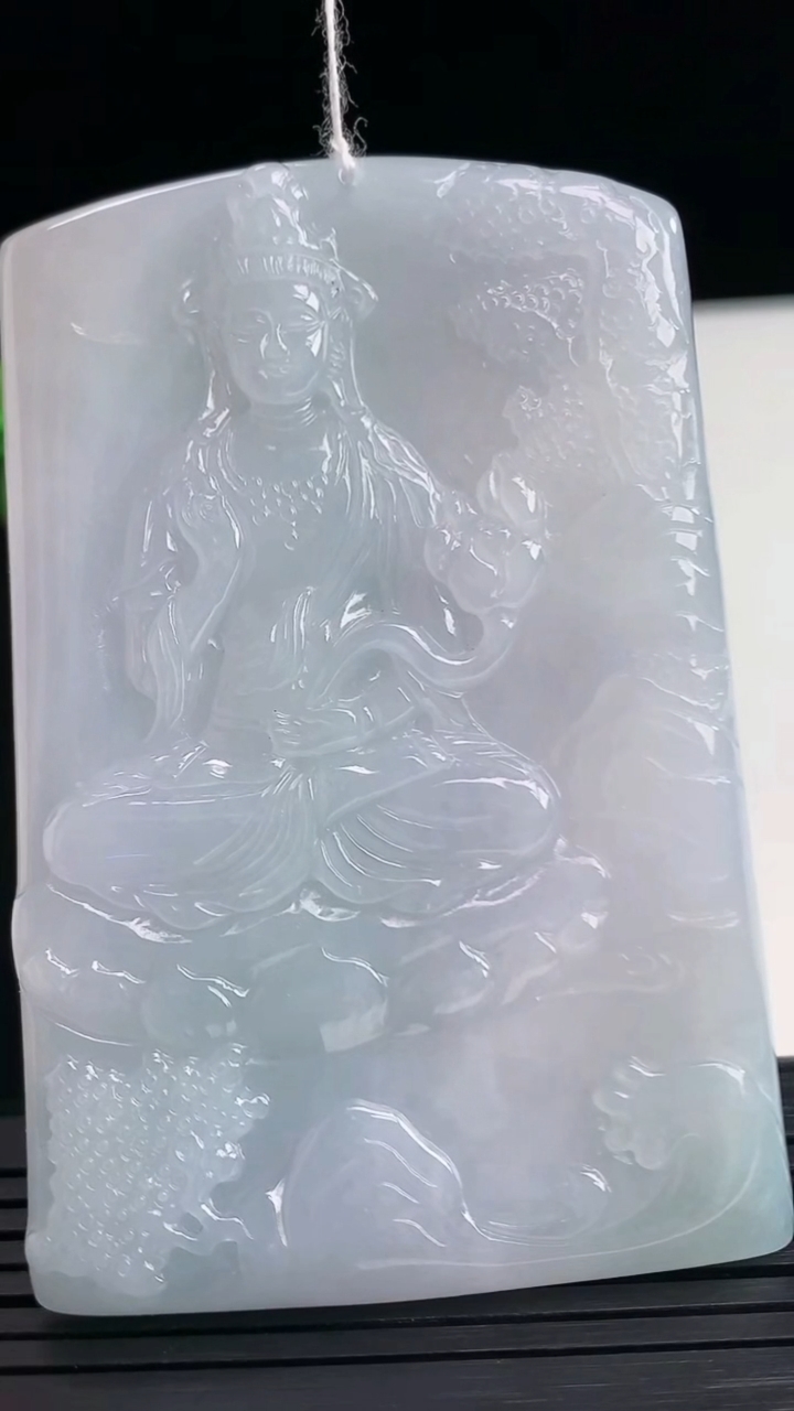 天然A货翡翠紫罗兰山水大势至菩萨吊坠尺寸70.1-46.6-5.4重量:47.31g
4月10日