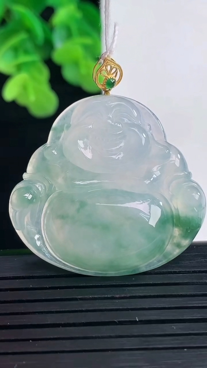 天然A货翡翠18K金飘花佛公吊坠尺寸33-35.6-6.1重量:11.57g
4月10日