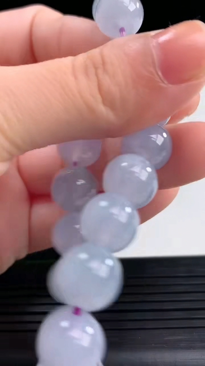 天然A货翡翠紫罗兰圆珠手串尺寸10.3-19颗重量:39.94g4月10日
工厂直销收藏佳品,种好水足，色泽均匀，有种有色，上手高大气！