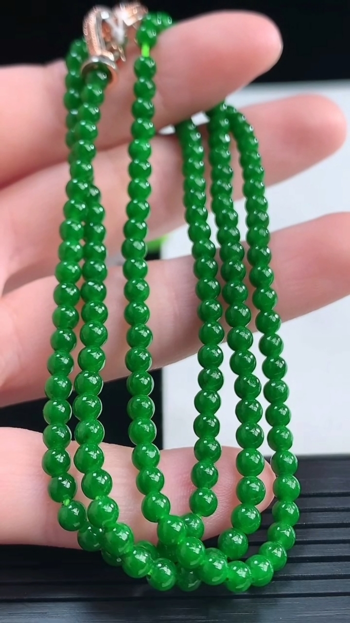 天然A货翡翠小米珠项链尺寸3.7-3.5-165颗重量:13.57g4月10日
工厂直销收藏佳品,种