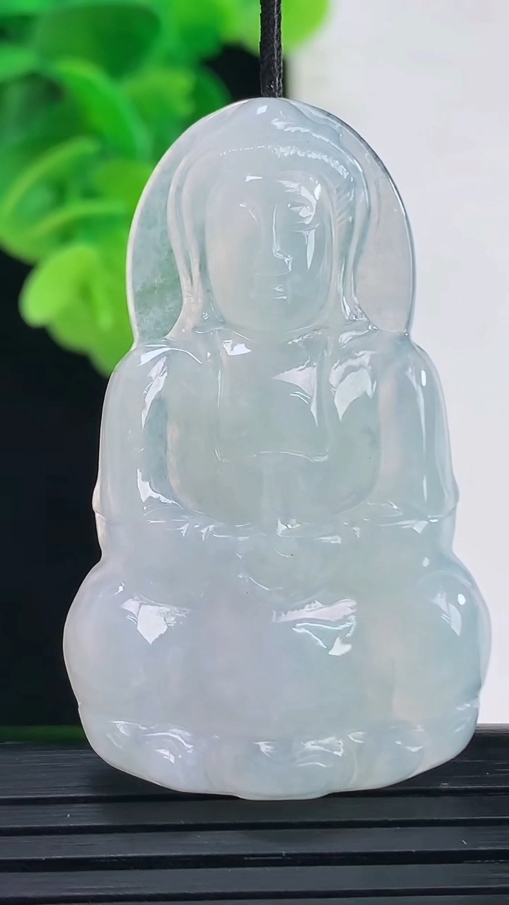 天然A货翡翠观音菩萨吊坠尺寸45.8-28-4.7重量:10.43g
4月10日