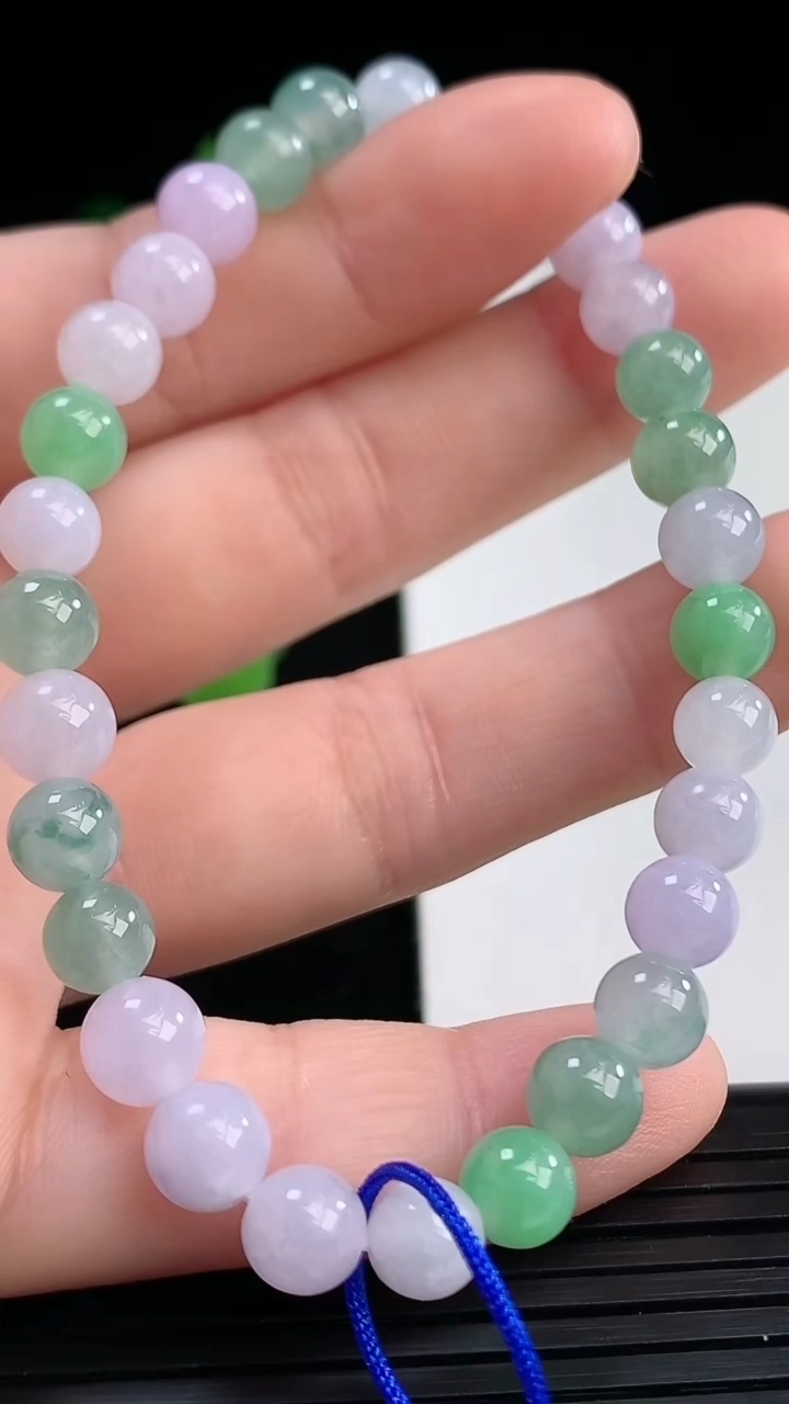 天然A货翡翠双彩圆珠手串尺寸6.2-30颗重量:13.05g4月10日
工厂直销收藏佳品,种好水足，色泽均匀，有种有色，上手高大气！