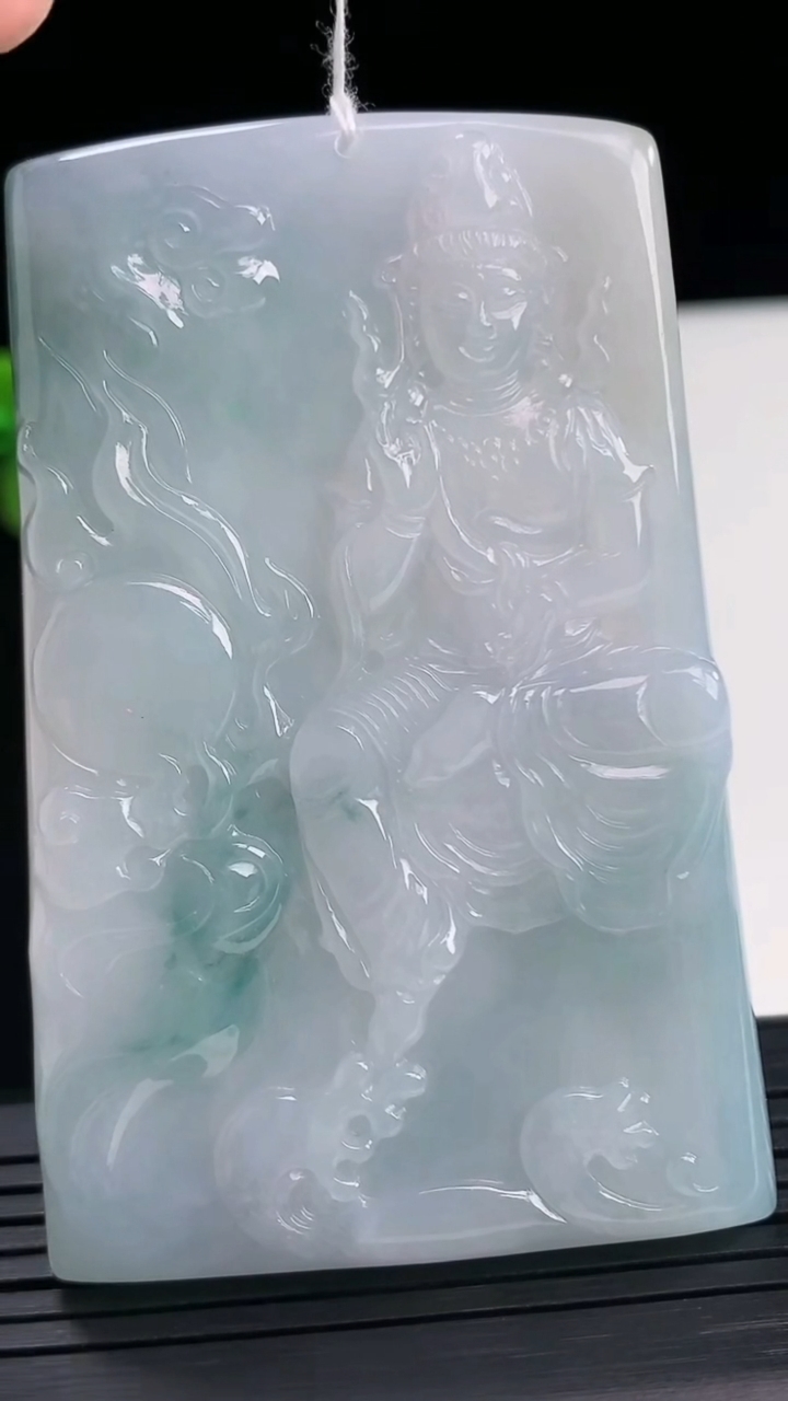 天然A货翡翠飘花观音菩萨吊坠尺寸70.2-45.7-5重量:45.96g
4月10日