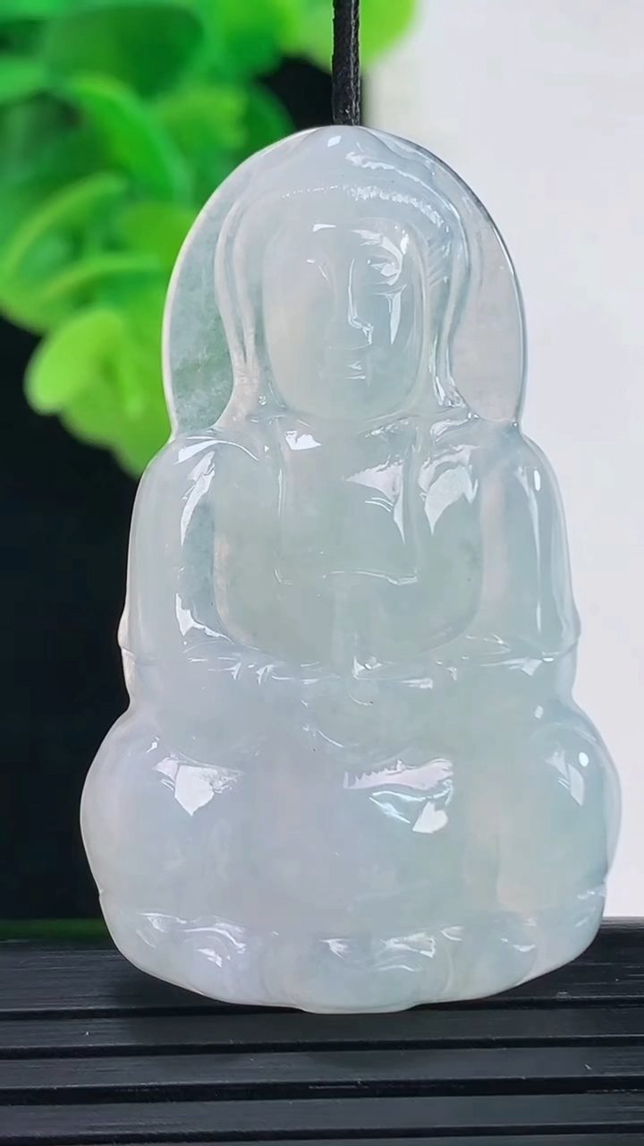 天然A货翡翠观音菩萨吊坠尺寸45.8-28-4.7重量:10.43g
4月10日