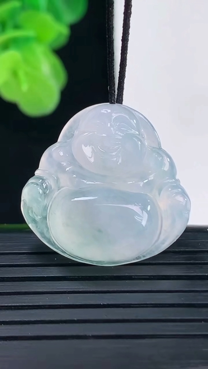 天然A货翡翠飘花佛公吊坠尺寸24-24.8-5.8重量:5.06g
4月10日