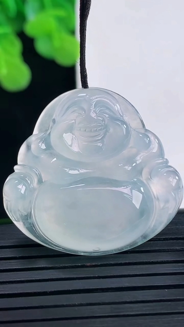 天然A货翡翠种白冰佛公吊坠尺寸29.8-31.7-5.6重量:8.50g
4月10日