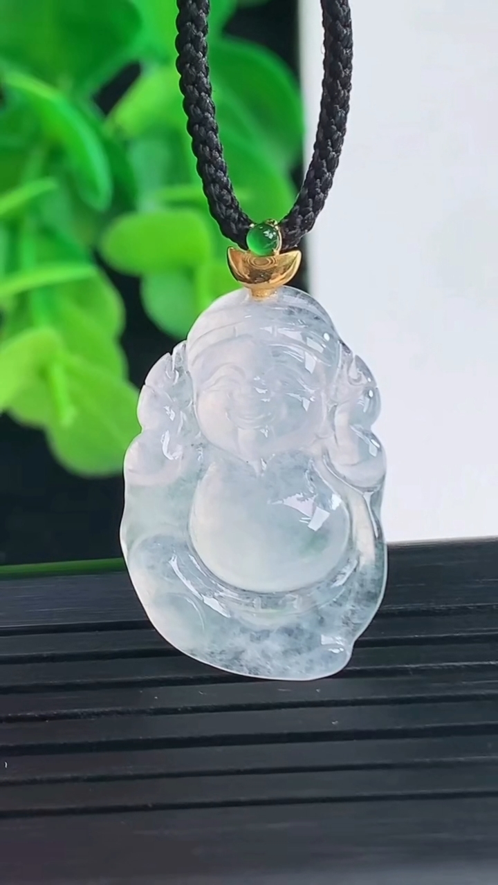 天然A货翡翠种白冰财神爷吊坠尺寸39.3-17.1-3.4重量:3.04g
4月10日