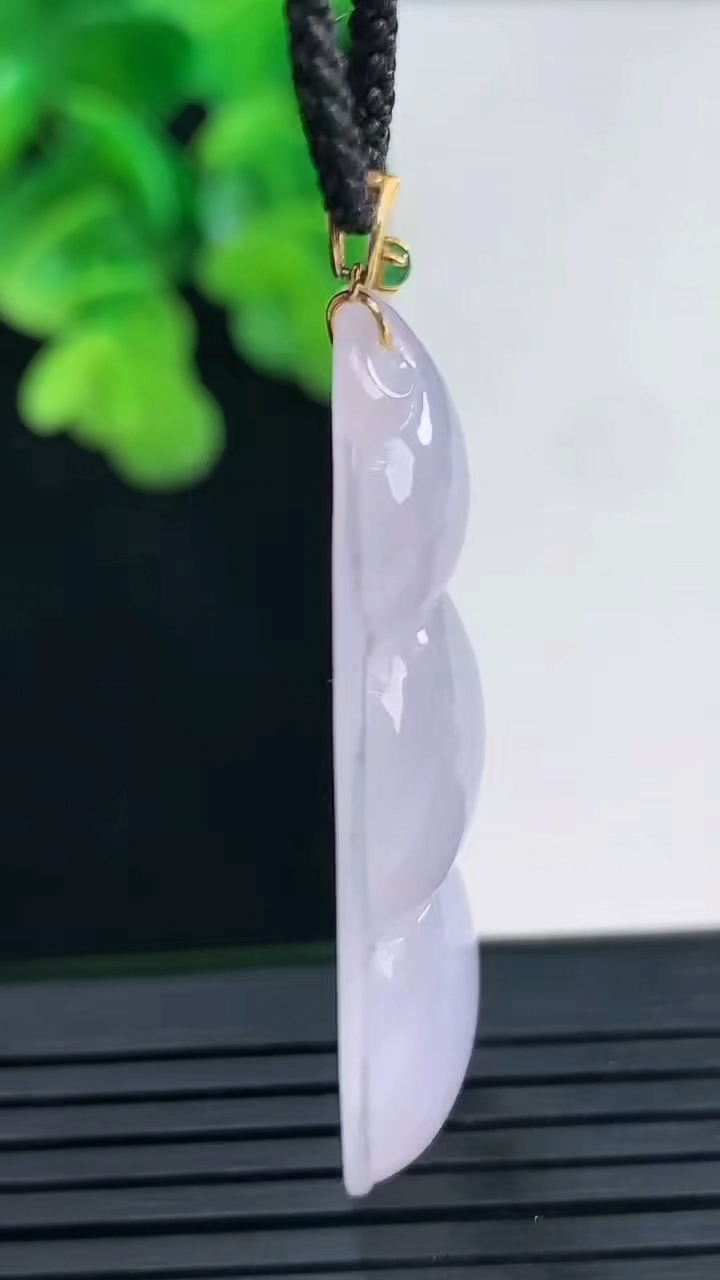 天然A货翡翠18K金紫罗兰福豆吊坠尺寸43.8-19.4-6重量:8.30g
4月10日