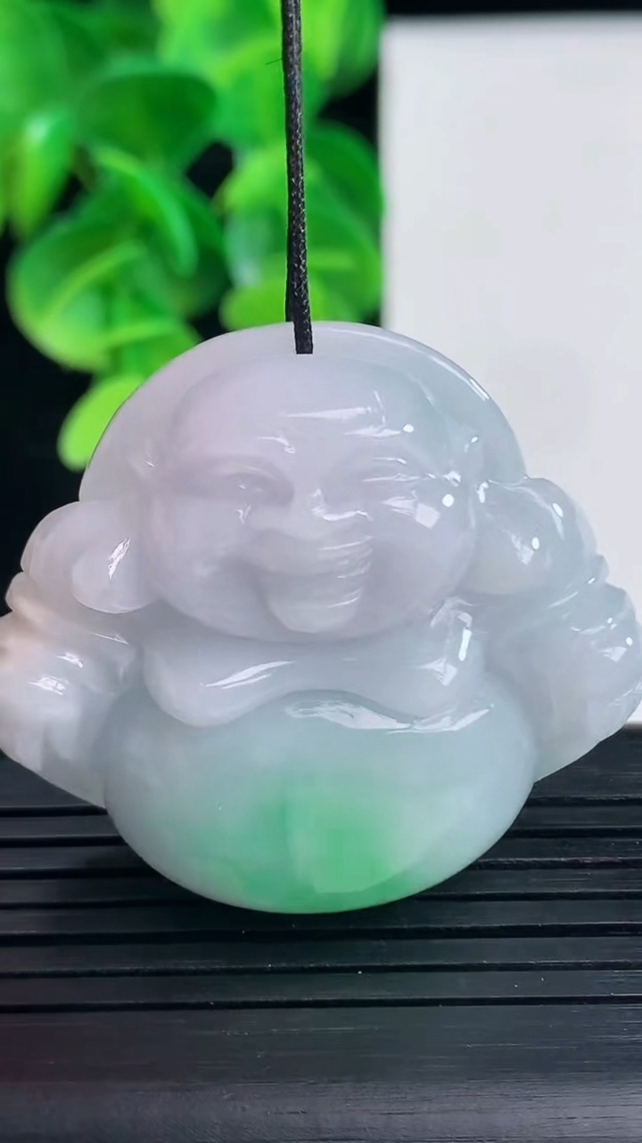 天然A货翡翠佛公吊坠尺寸34.2-39.4-11.5重量:25.29g
4月10日