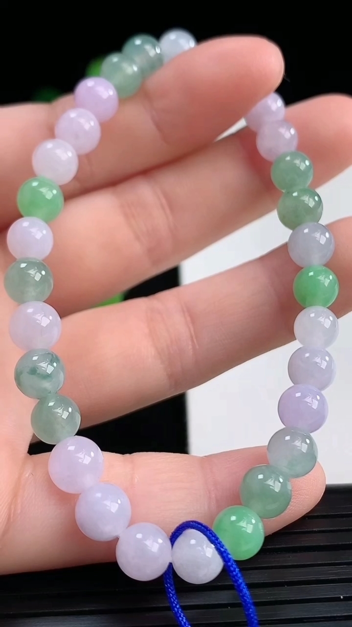 天然A货翡翠双彩圆珠手串尺寸6.2-30颗重量:13.05g4月10日
工厂直销收藏佳品,种好水足，