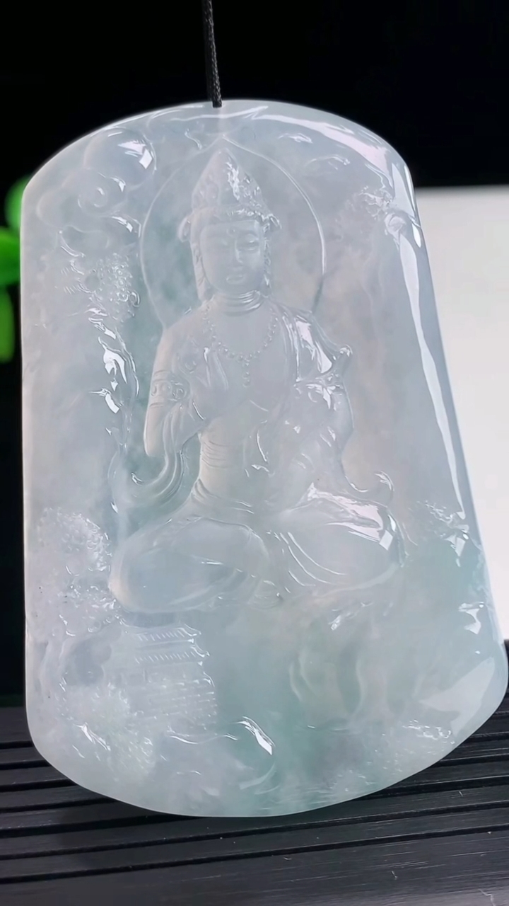 天然A货翡翠紫罗兰山水大势至菩萨吊坠尺寸66.7-45-4.7重量:40.31g
4月10日