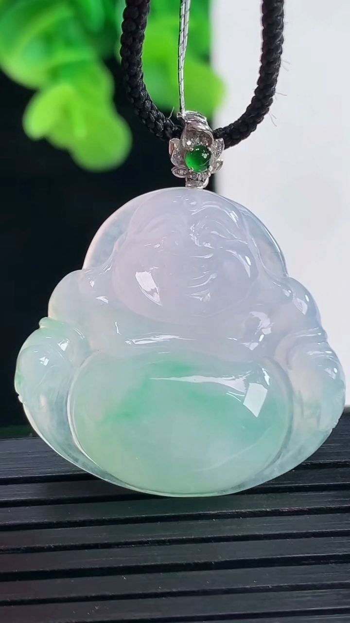 天然A货翡翠佛公吊坠尺寸27.5-29.8-5.8重量:7.68g
4月10日