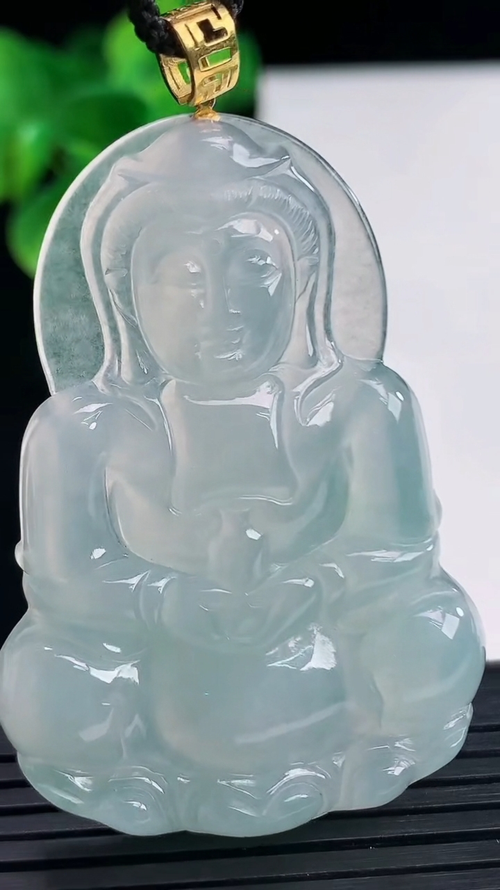 天然A货翡翠观音菩萨吊坠尺寸53.7-37.4-5.7重量:19.26g
4月10日