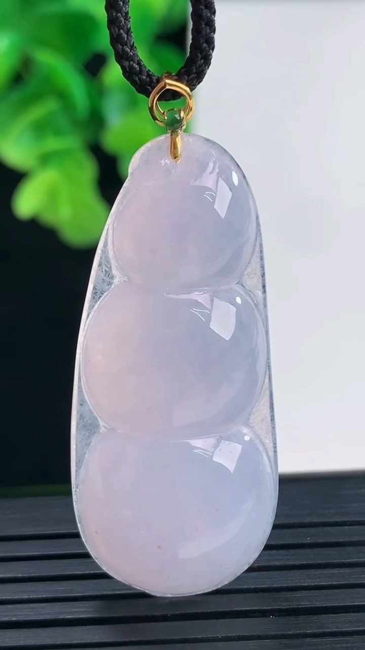 天然A货翡翠18K金紫罗兰福豆吊坠尺寸43.8-19.4-6重量:8.30g
4月10日