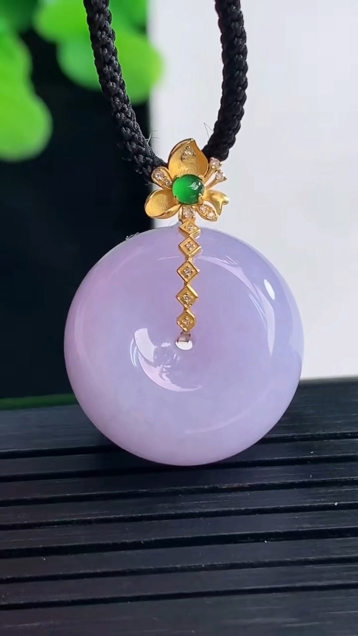 天然A货翡翠18K金紫罗兰路路通吊坠尺寸19.3-12重量:10.10g
4月10日