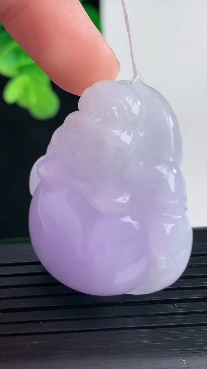 天然A货翡翠紫罗兰佛公吊坠尺寸35.6-36.5-12.6重量:29.69g
4月10日