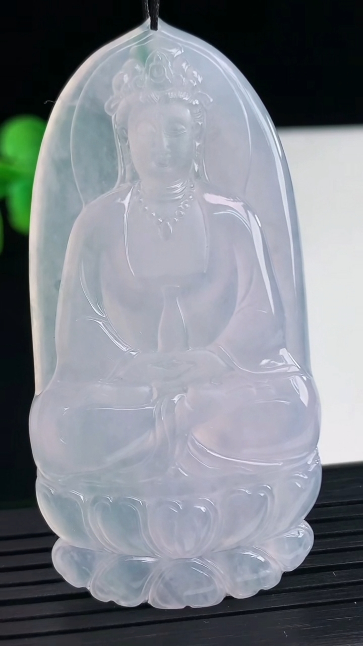 天然A货翡翠紫罗兰观音菩萨吊坠尺寸71.9-36.1-5.9重量:34.42g
4月10日